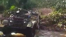 Carro é retirado de rio após ser arrastado pela correnteza em cidade do Piauí