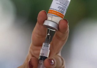 Há 5 anos, Brasil aplicava primeiras doses de vacina contra a covid-19