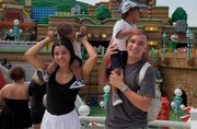 Ary Mirelle curte Orlando com os filhos e se declara