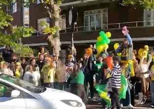 Em Londres, petistas gritam “Lula” e bolsonaristas levam abóbora para votar
