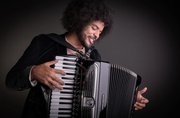 Mestrinho critica cobrança por posicionamento político e revela voto em Lula