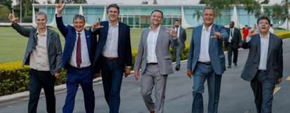 Wellington Dias publica foto no Alvorada com nomes fortes da campanha de Lula, incluindo Fonteles