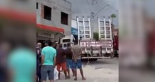 Caminhão desgovernado atinge prédio e deixa sete pessoas feridas na Bahia