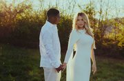 Endrick e esposa