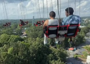 EUA: brinquedo para e passageiros ficam presos a 80 m de altura