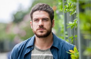 Marco Pigossi volta à Globo após anos afastado das novelas
