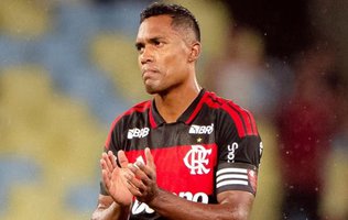 Flamengo renova contrato com Alex Sandro após Copa do Mundo