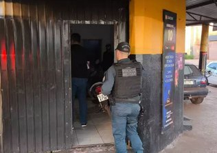 Homem é encontrado morto com mãos amarradas dentro de loja