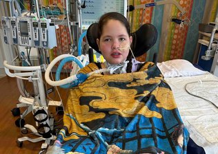 Menina de 13 anos tem 3 membros amputados após complicações da gripe
