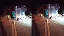 Caminhão carregado com cereais tomba perto de ponte no Sudoeste do Piauí