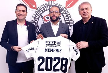 Corinthians oficializa renovação com Memphis Depay até 2028