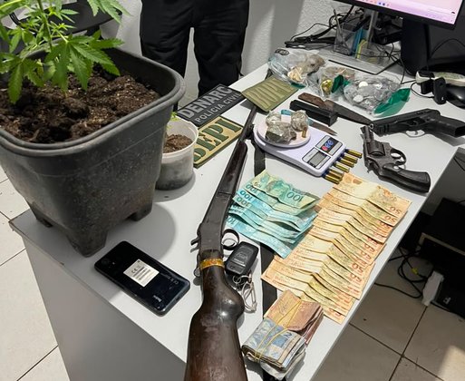 DENARC realiza operação contra tráfico de drogas e prende quatro pessoas no Sul do Piauí