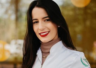 Fisioterapeuta sente dor forte na perna, deixa festa e acaba morrendo aos 30 anos em hospital
