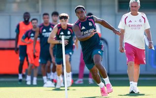 Mourinho explica lesão de Endrick e diz contar com ele no elenco: "Jogador de quem gosto muito"