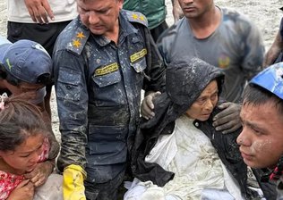 Duas pessoas são resgatadas com vida no Nepal dez dias após tragédia que matou mais de 1,3 mil