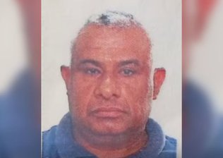 Gari morre após cair de caminhão de coleta e ser atingido pelo próprio veículo