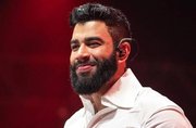 Gusttavo Lima tira a barba, mantém bigode e é comparado a Freddie Mercury