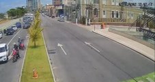 Motorista é preso após caminhonete bater em quatro veículos parados em Maceió